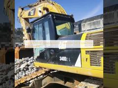 Duża, używana koparka Caterpillar 340 jest tania i trwała